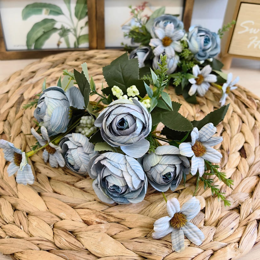 Искусственные цветы в Сочи | Цветы искусственные «Камелии с мелкоцветом», голубые, букет